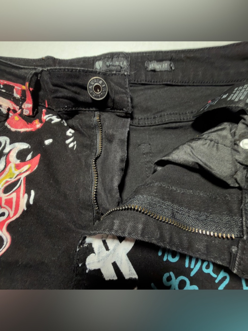 Men's Black Graphic Jean Shorts with Multicolor Street Art - Picture 7 of 11